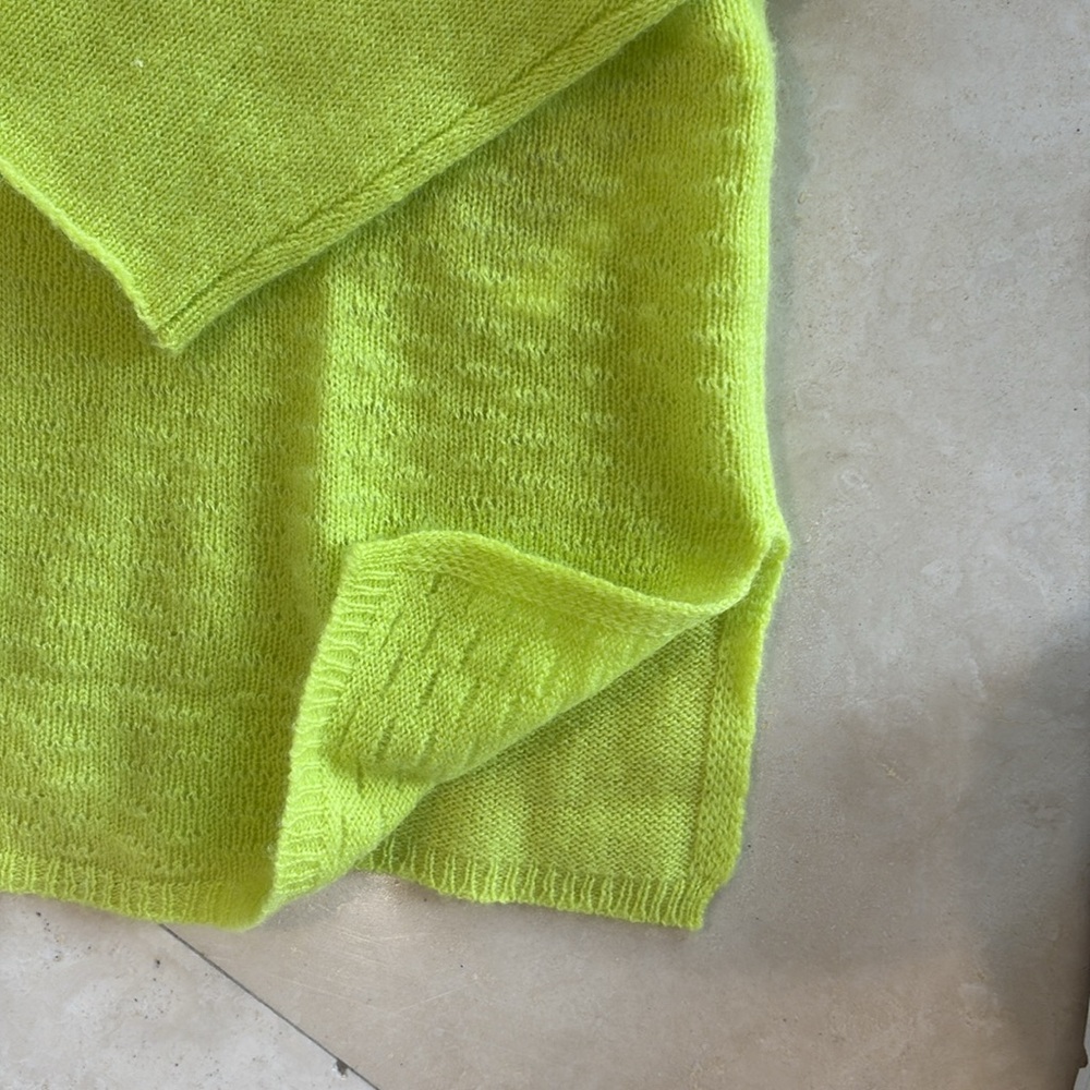 Women's Lime Green Cashmere Sweater - Picture 5 of 6